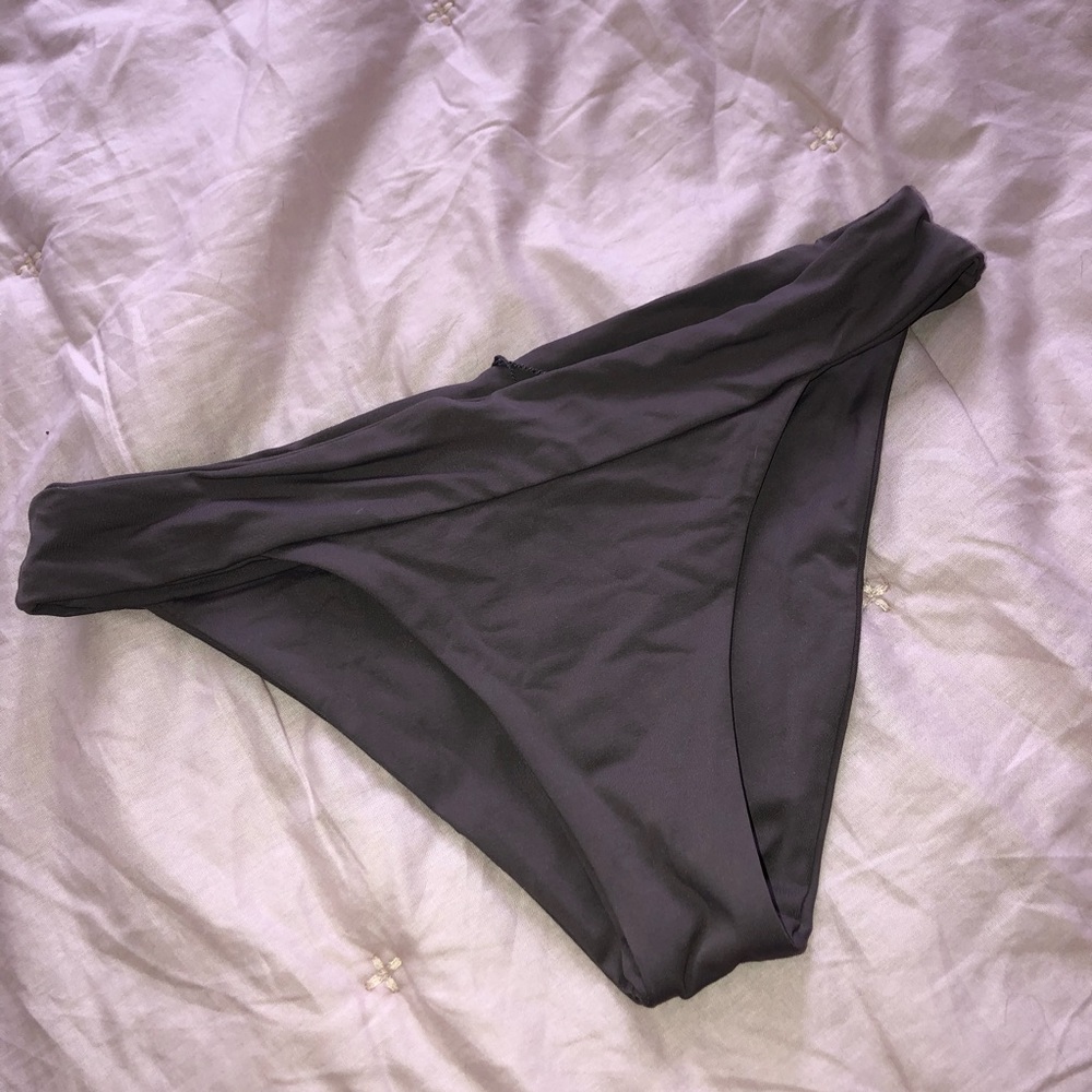 L-Space Bottoms